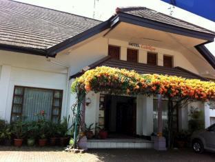 Catellya Guest House Cipaku 万隆 外观 照片